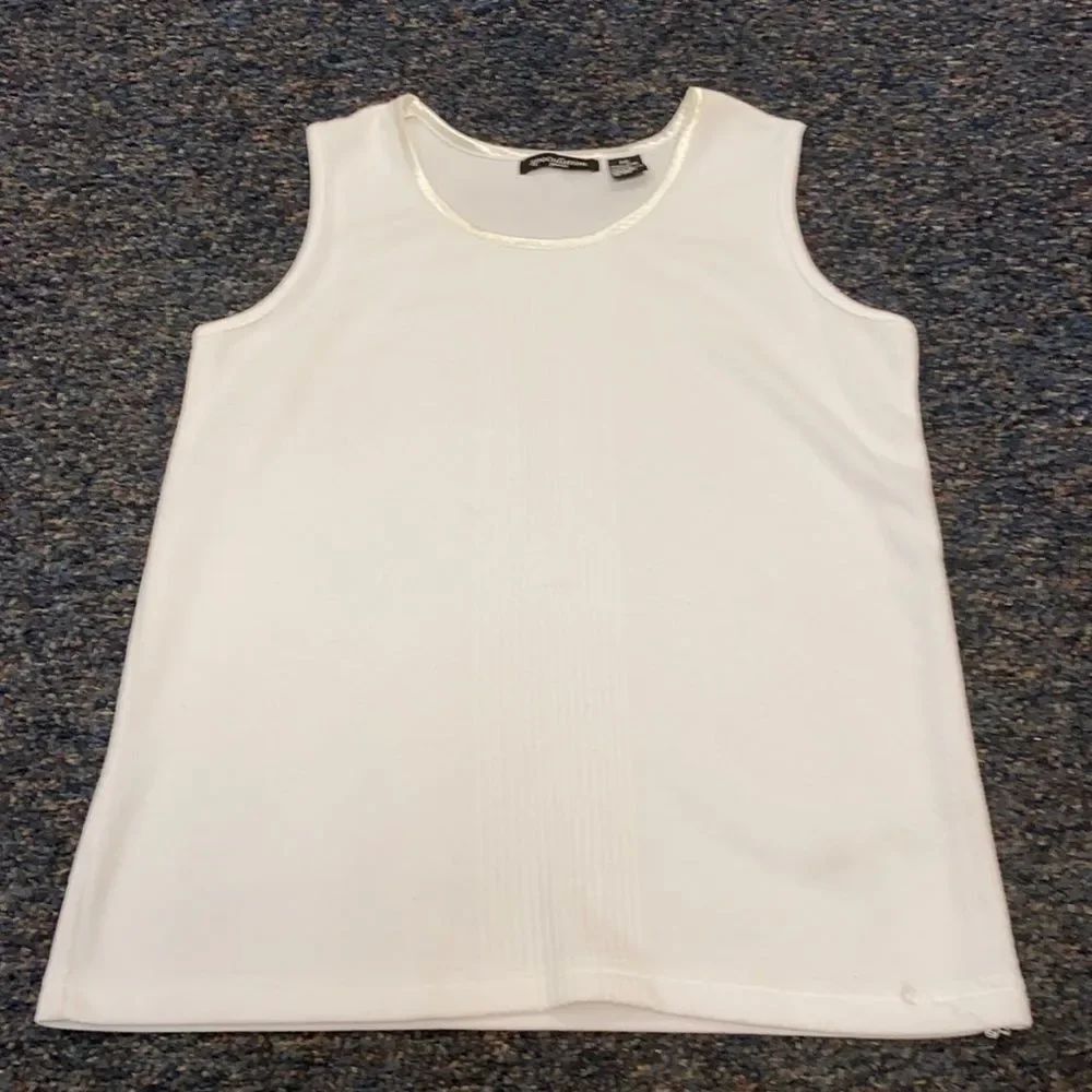 Speculation White Tank top sz. Small Petite